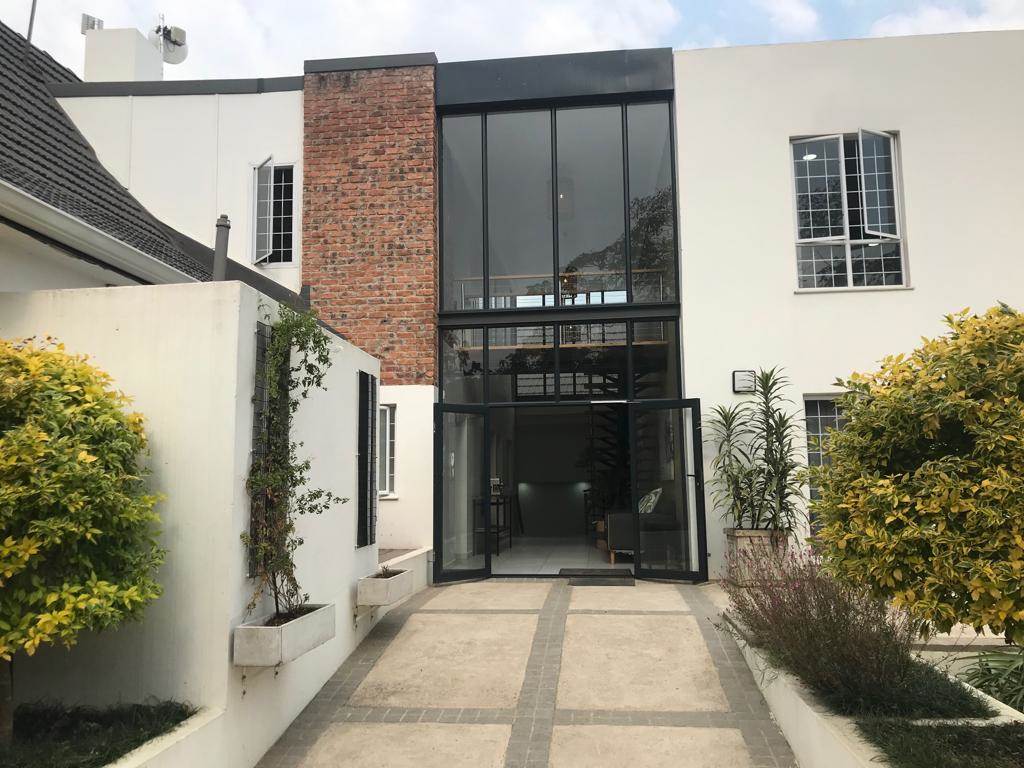 74  m² Commercial space in Kloof photo number 1
