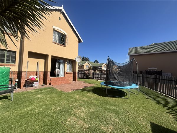 3 Bedroom Townhouse 3 Bedroom Townhouse