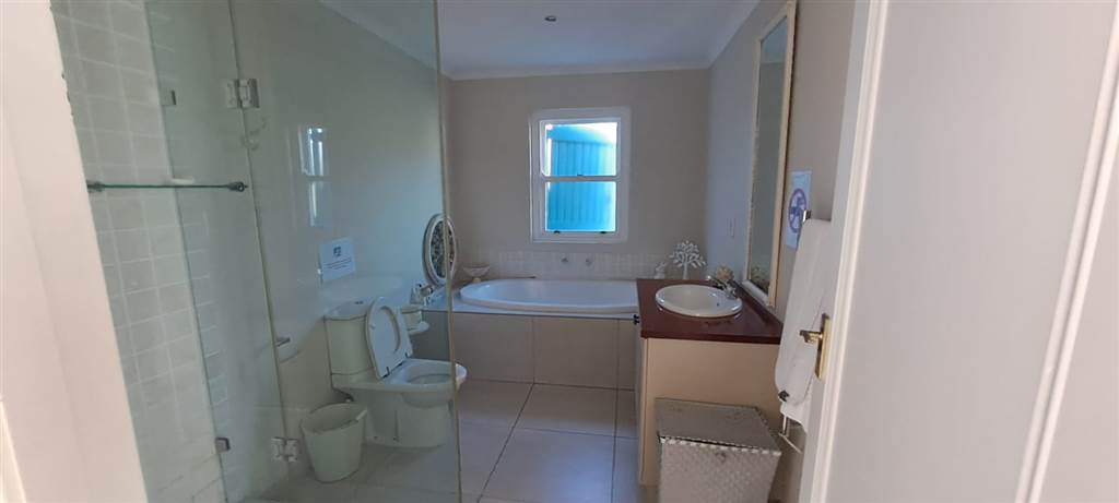 4 Bed House in Jacobsbaai photo number 13