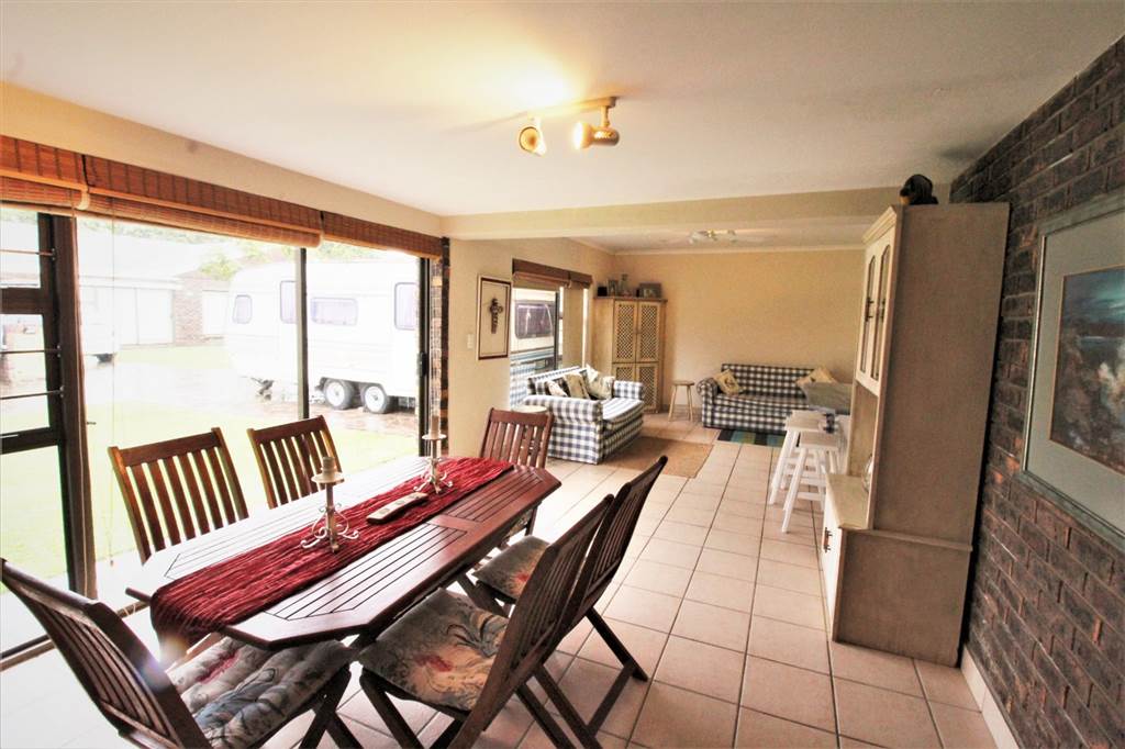 2 Bed Townhouse in Keurbooms River photo number 17