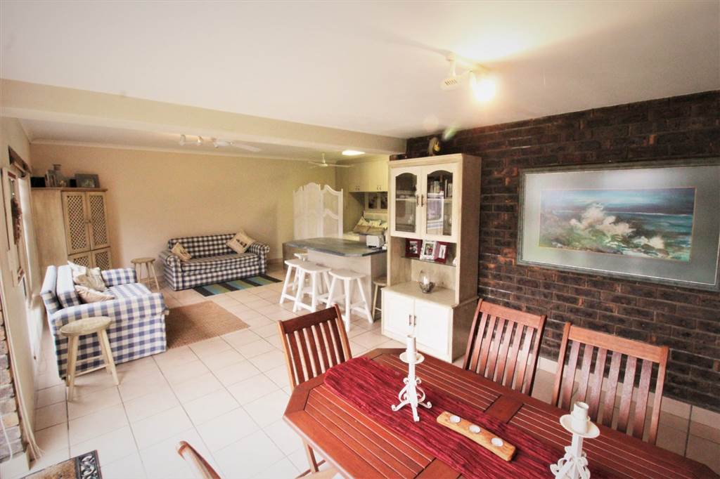 2 Bed Townhouse in Keurbooms River photo number 21