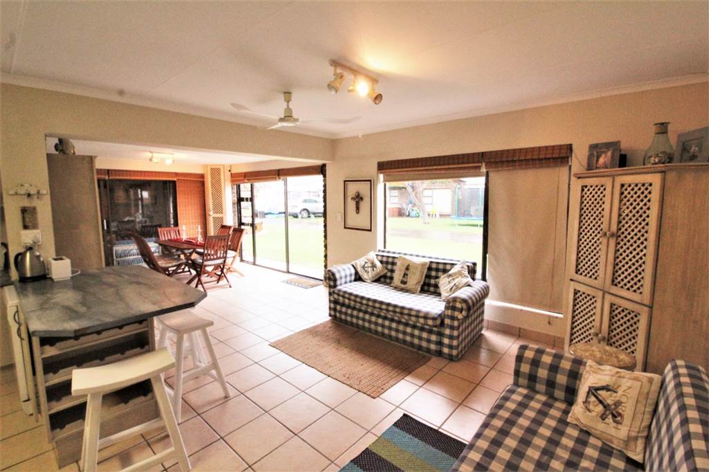 2 Bed Townhouse in Keurbooms River photo number 12