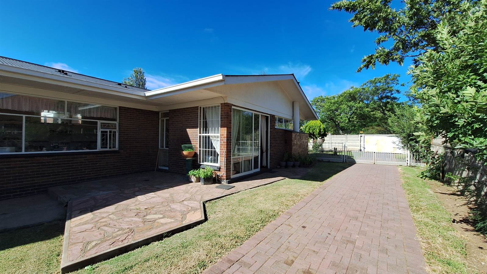 4 Bed House in Heilbron photo number 2