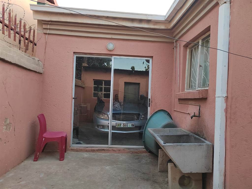 3 Bed House in Lethlabile photo number 17
