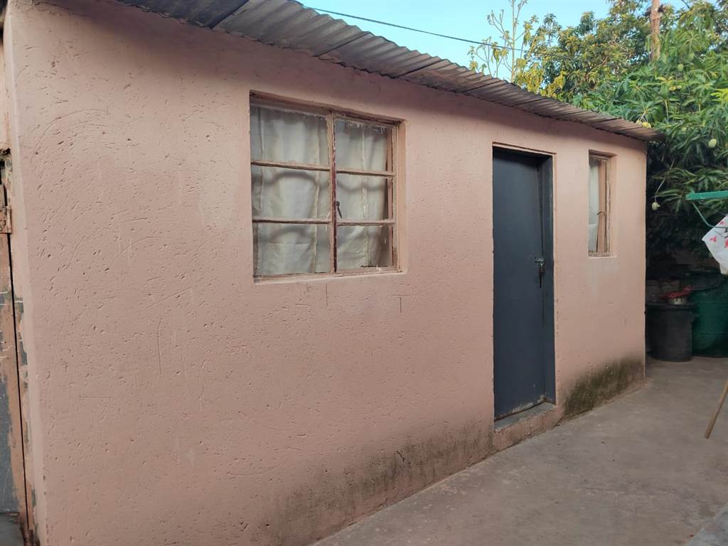 3 Bed House in Lethlabile photo number 20