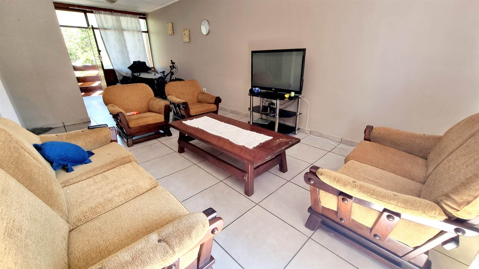 1 Bed Apartment in Potchefstroom Central photo number 2