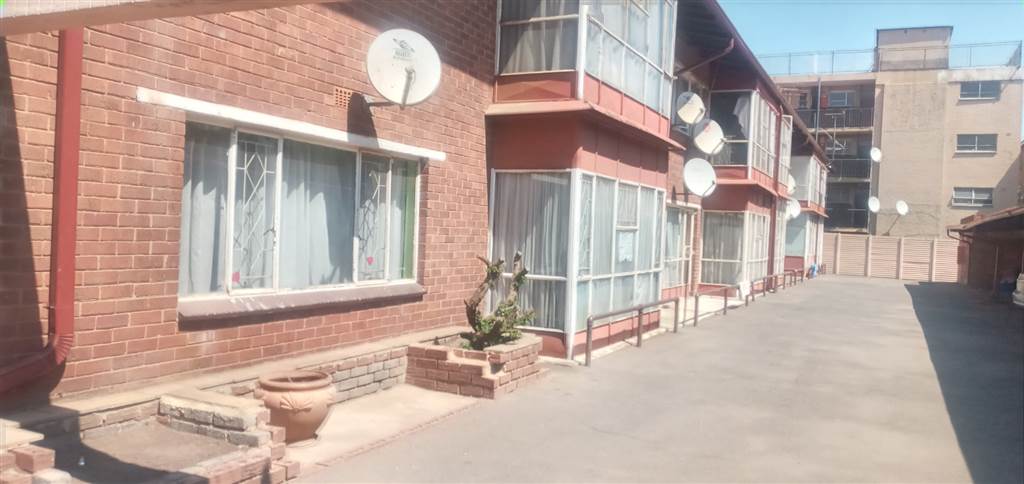 3 Bed Apartment in Kempton Park Central photo number 2