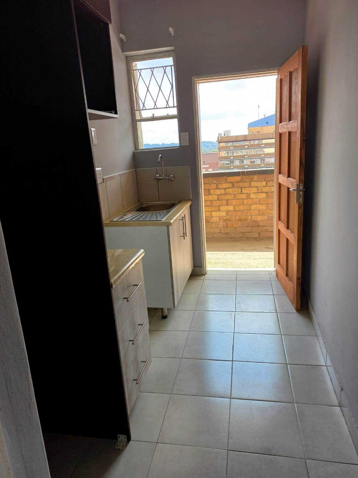 Bachelor apartment in Benoni Central photo number 10