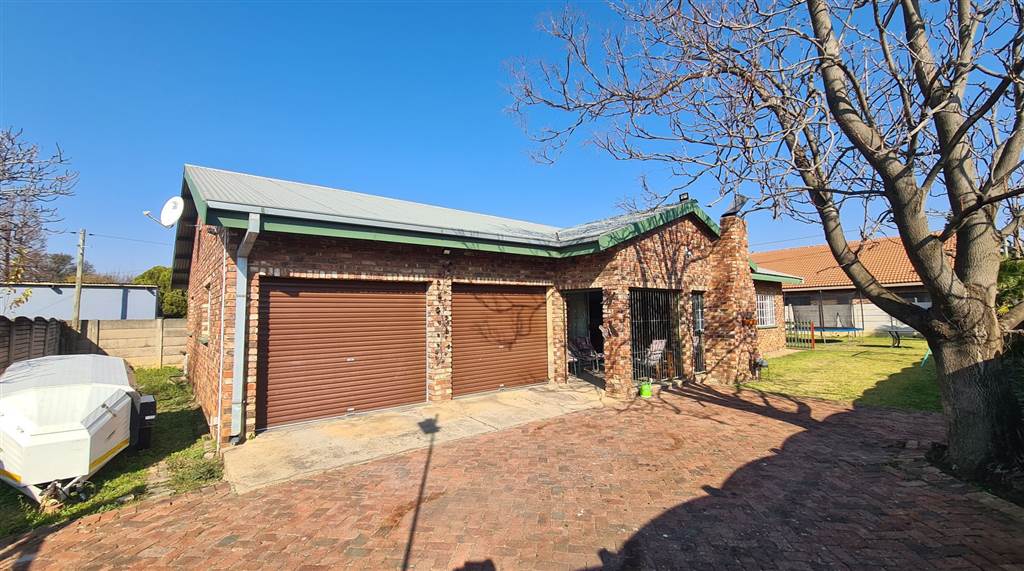 3 Bed House in Potchefstroom Central photo number 27
