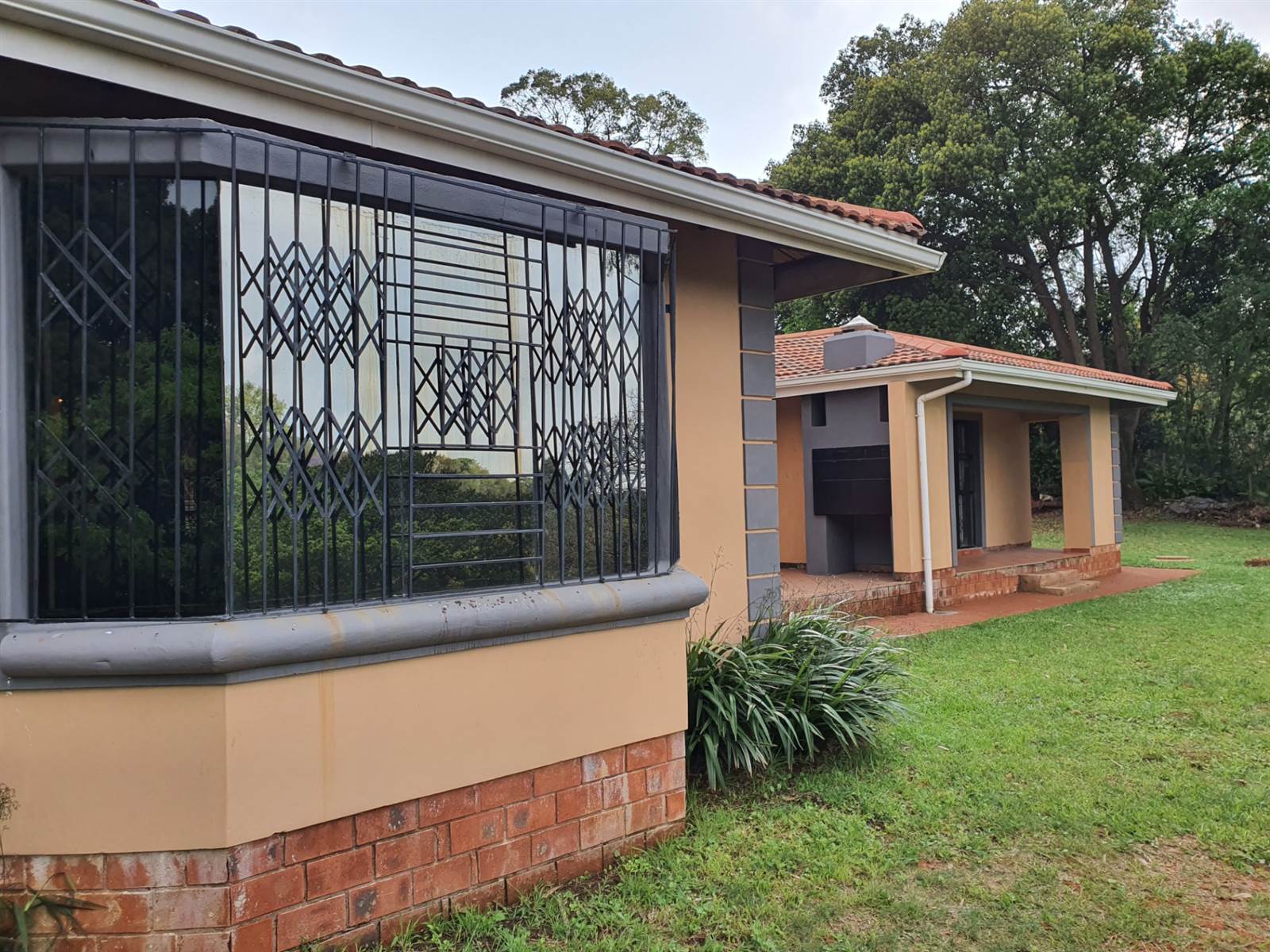 4 Bed House in Kloof photo number 3