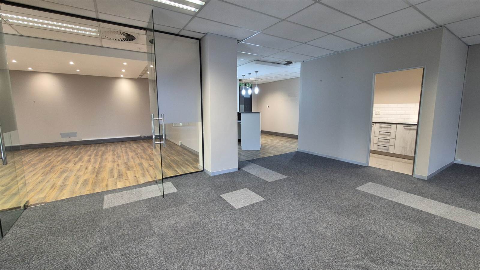 225  m² Office Space in Menlyn photo number 12