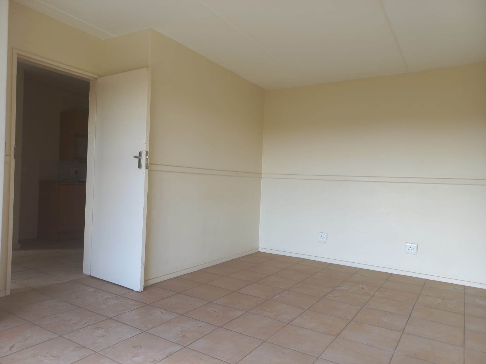 2 Bed Apartment in Kanoniers Park photo number 14