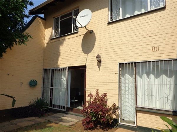 2 Bed Townhouse in Clarendon