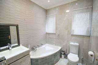 4 Bed House in Reservoir Hills photo number 11
