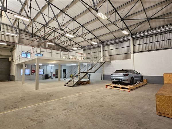 546  m² Industrial space in Airport Industria
