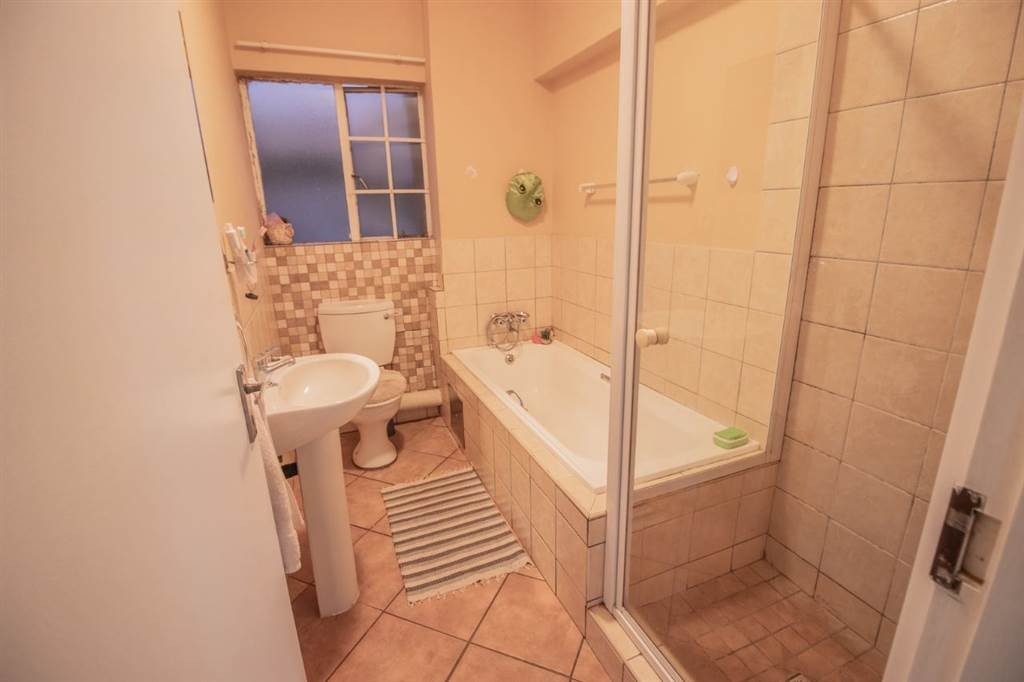 2 Bed Apartment in Terenure photo number 12