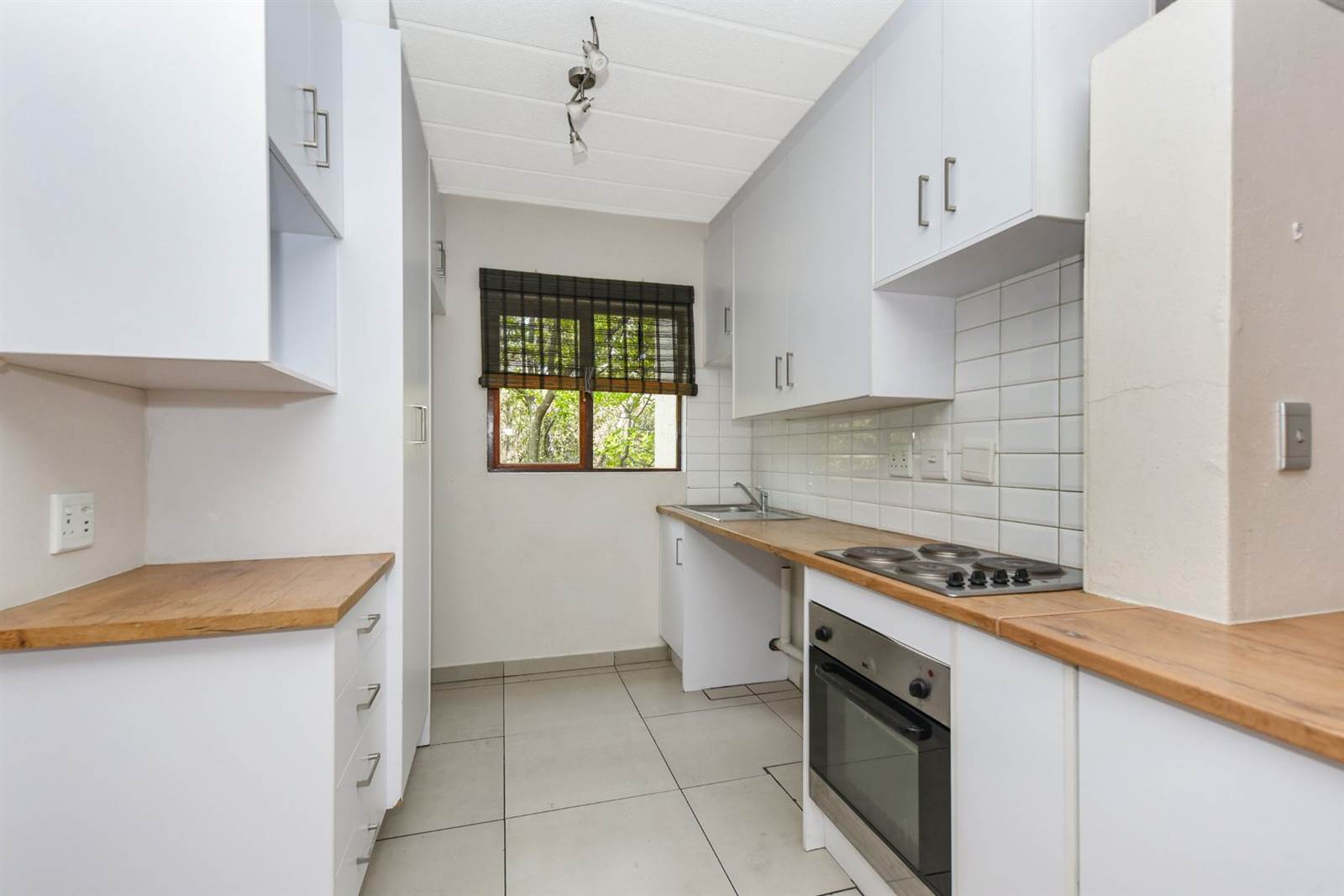 2 Bed Apartment in Jukskei Park photo number 8