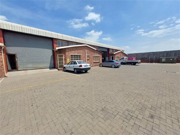 707  m² Industrial space