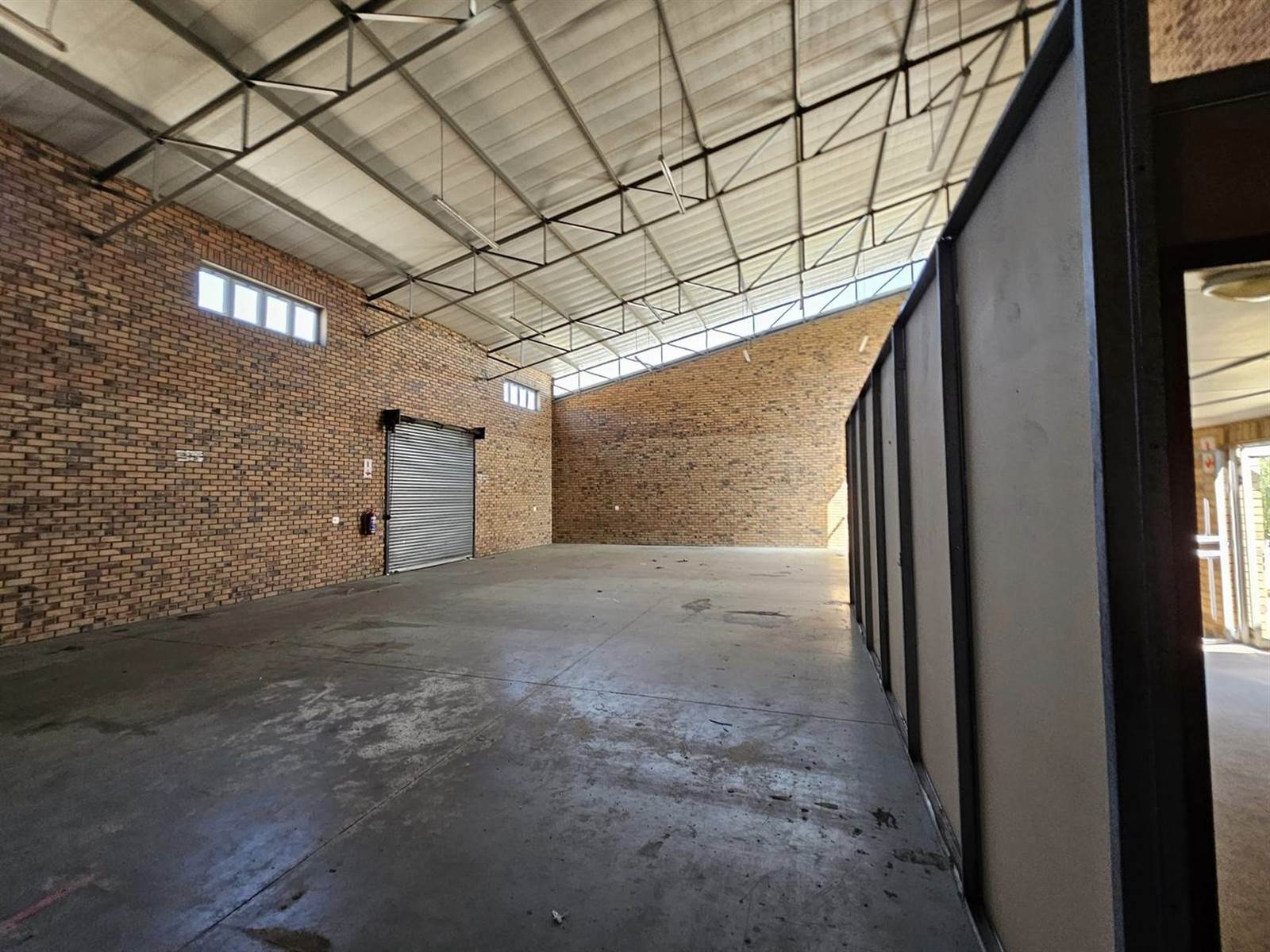 350  m² Industrial space in Secunda photo number 4