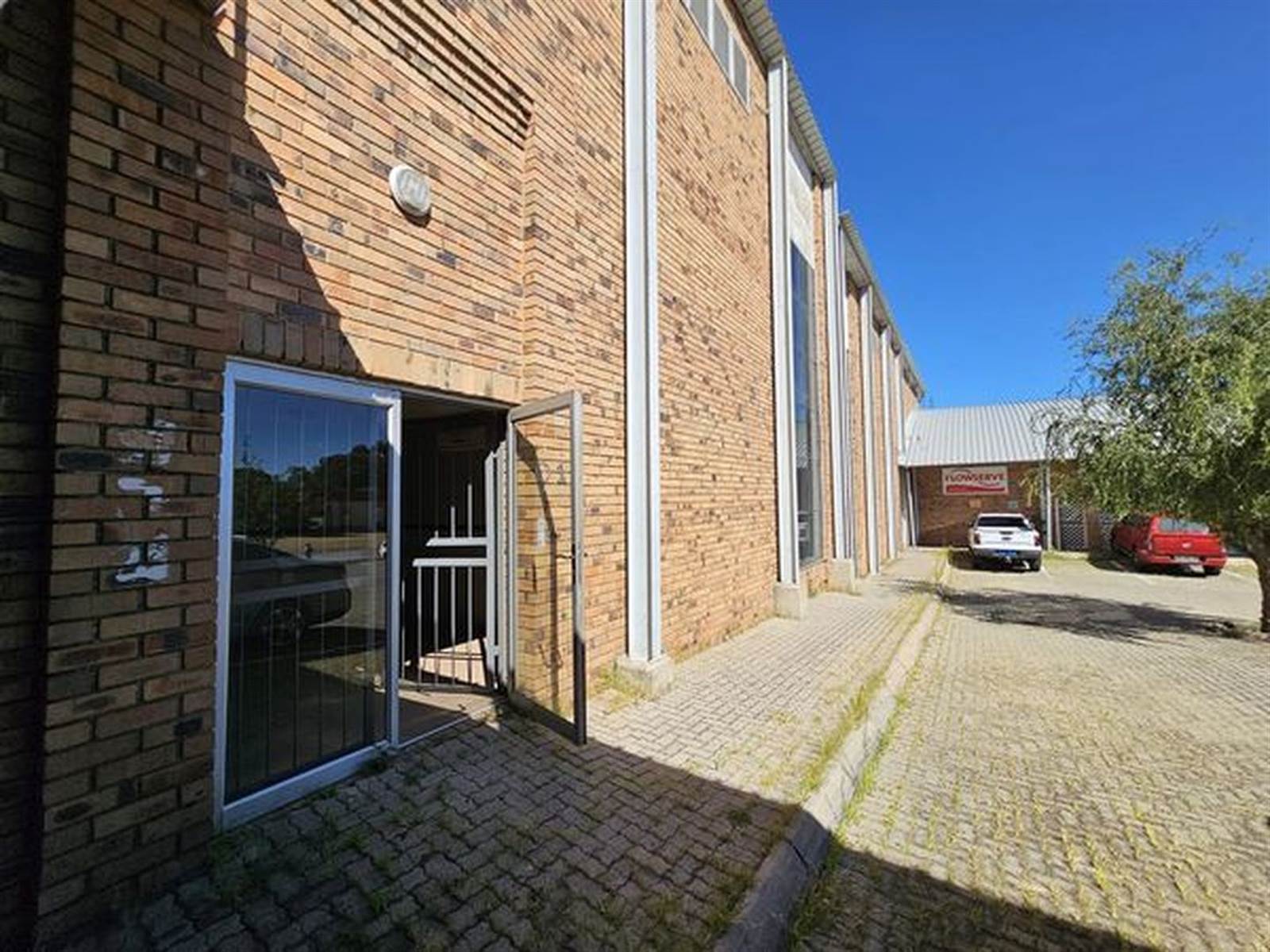 350  m² Industrial space in Secunda photo number 1