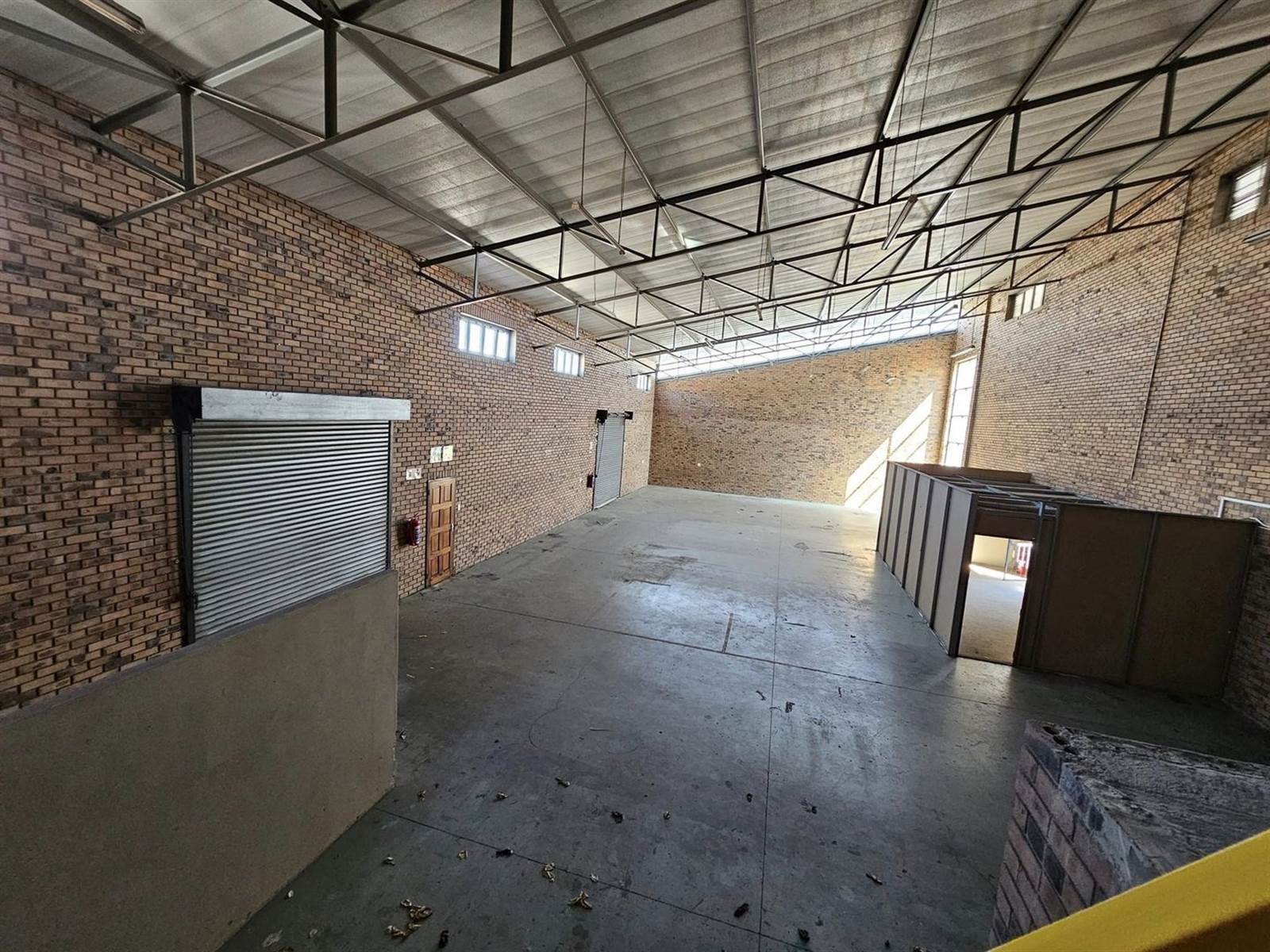 350  m² Industrial space in Secunda photo number 12