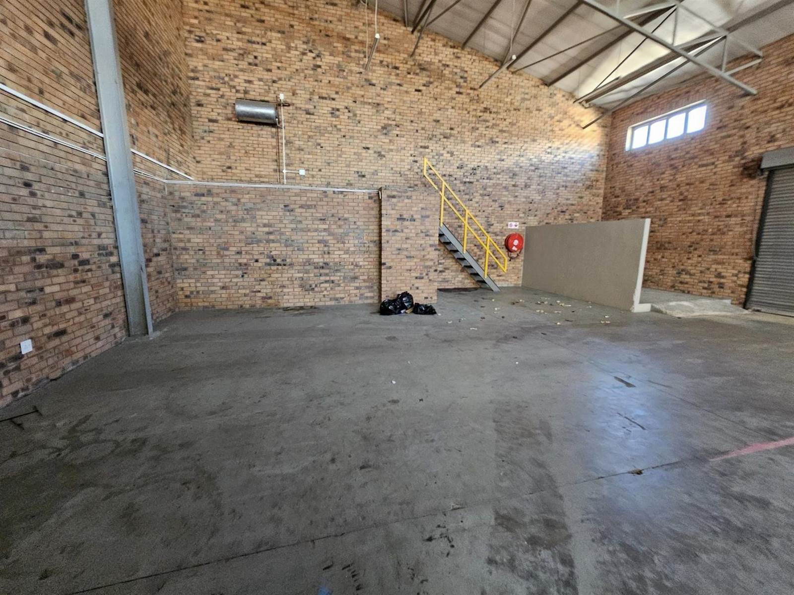 350  m² Industrial space in Secunda photo number 5