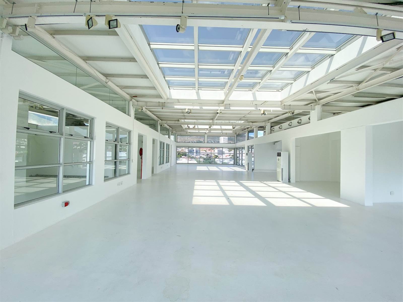 800  m² Commercial space in Gardens photo number 3