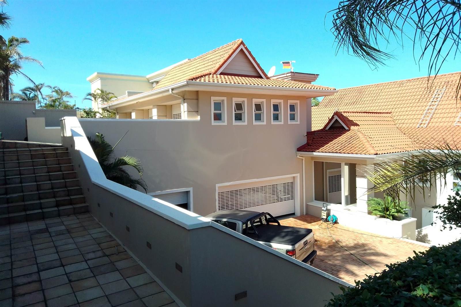 4 Bed House in Umhlanga Rocks photo number 2