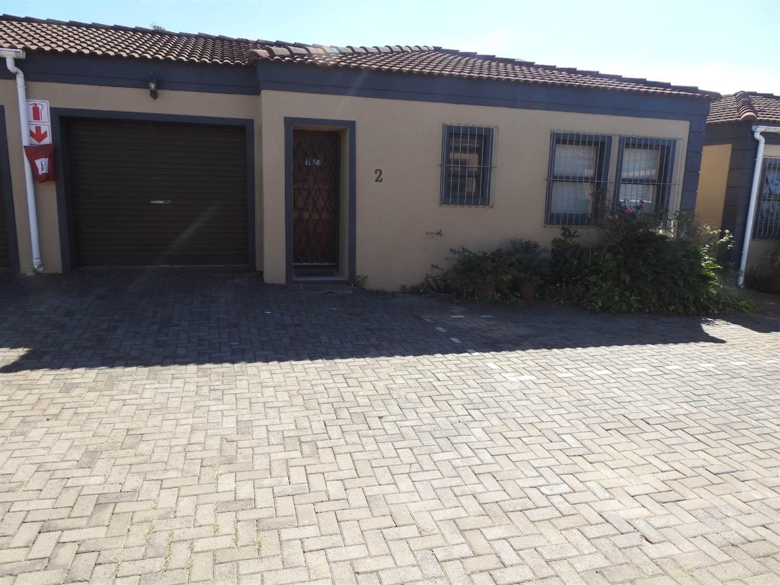 2 Bed Apartment in Humansdorp photo number 1