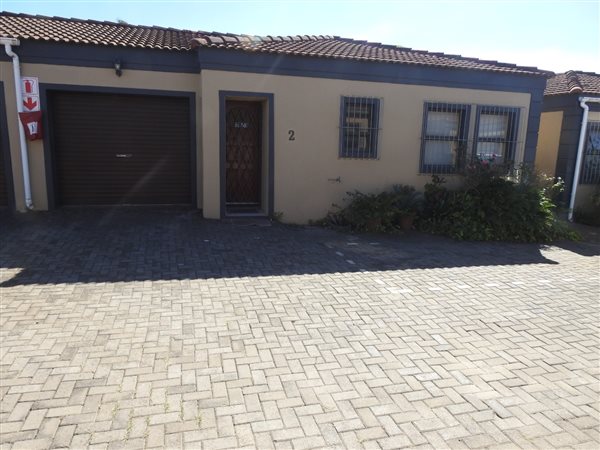 2 Bed Apartment in Humansdorp