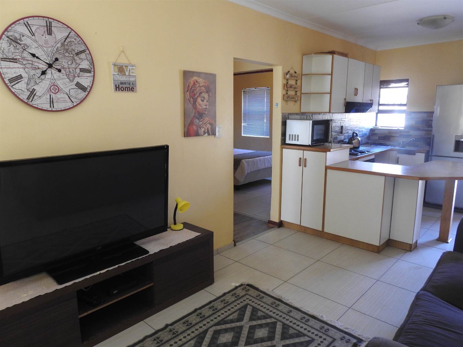 2 Bed Apartment in Humansdorp photo number 4
