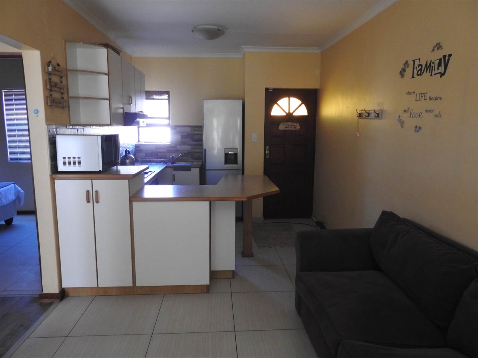 2 Bed Apartment in Humansdorp photo number 3