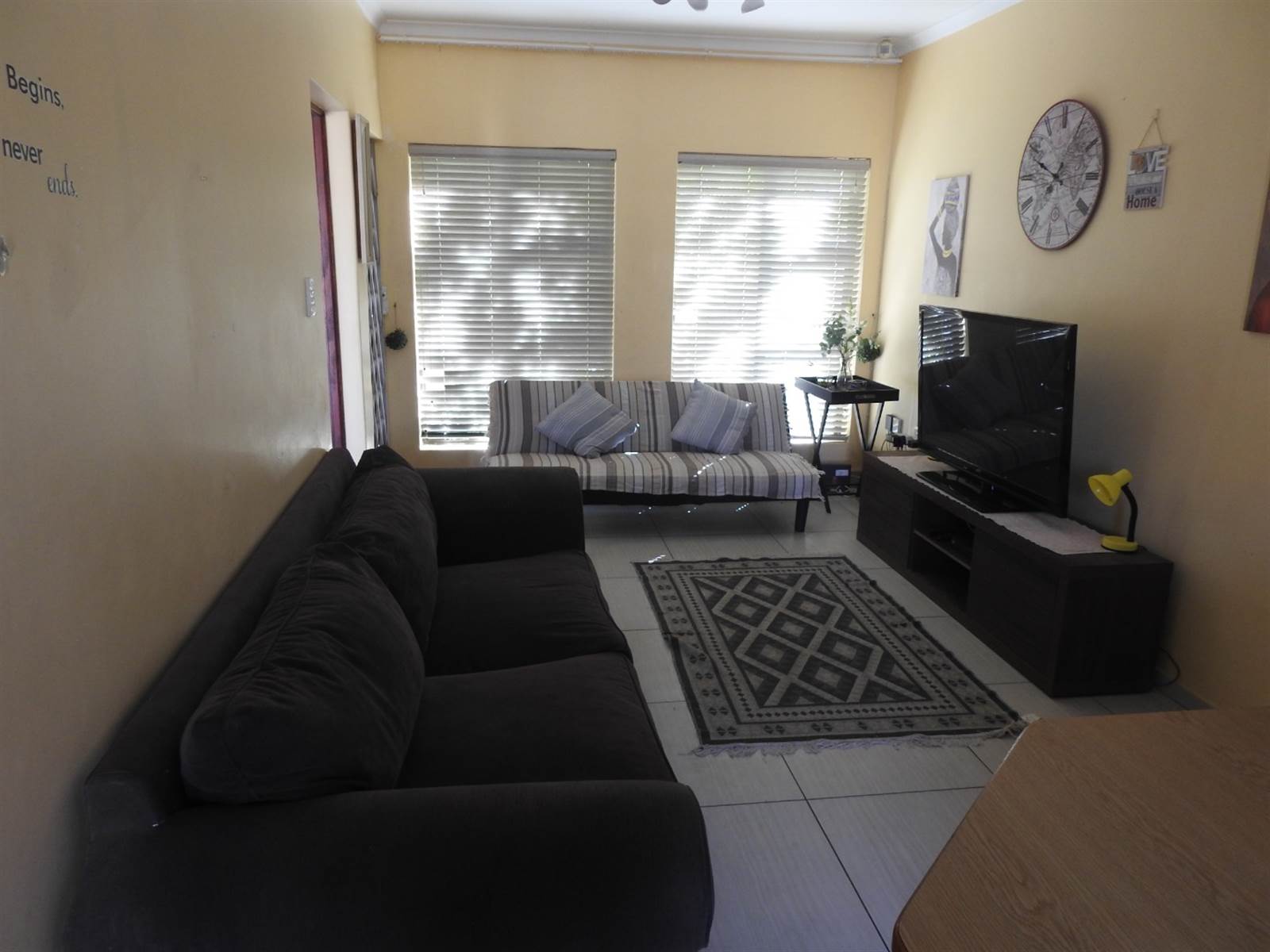 2 Bed Apartment in Humansdorp photo number 2