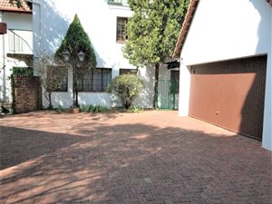6 Bed House in Waterkloof Park