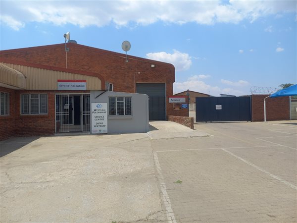 1 400  m² Commercial space