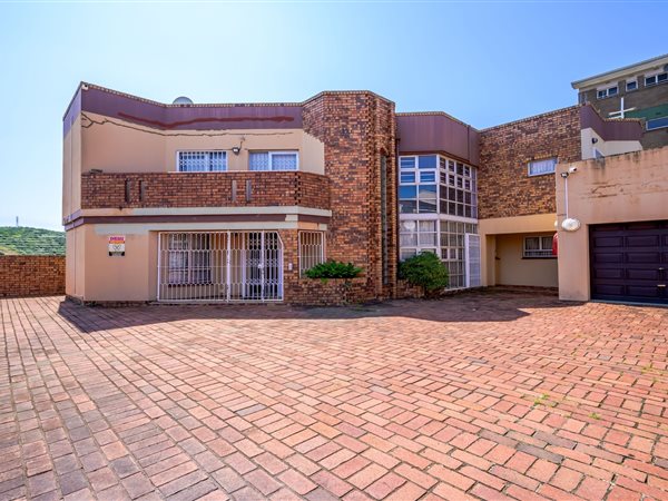 4 Bedroom Townhouse 4 Bedroom Townhouse
