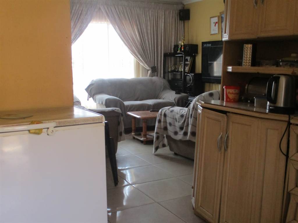 3 Bed House in Atteridgeville photo number 5