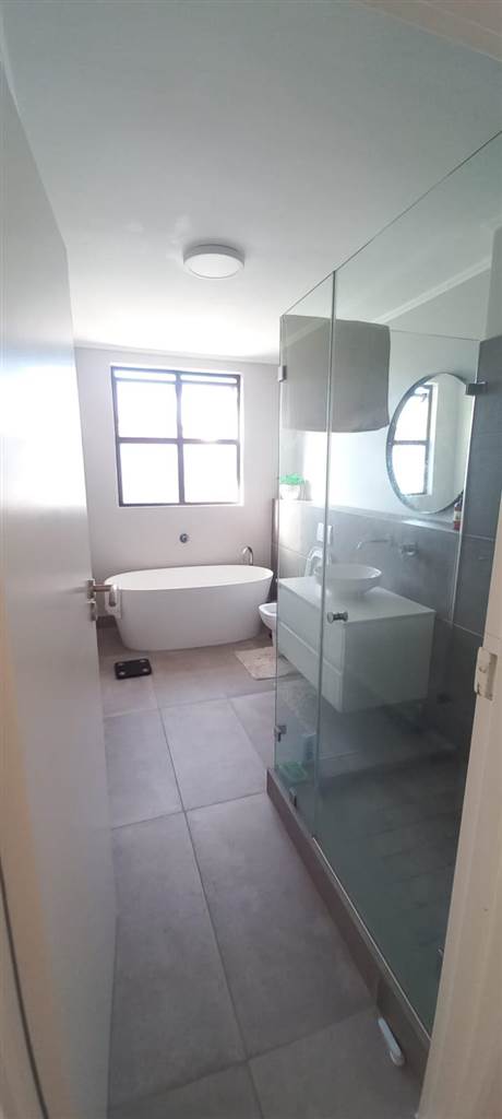 2 Bed Apartment in Milnerton Central photo number 10