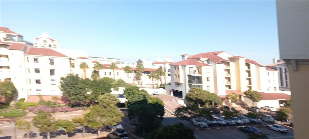 2 Bed Apartment in Milnerton Central photo number 2