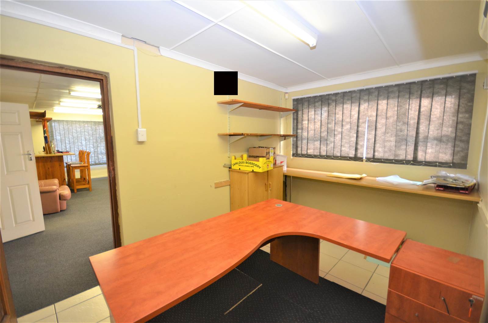 295  m² Commercial space in Southernwood photo number 19