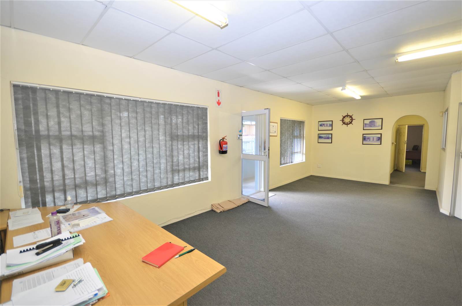 295  m² Commercial space in Southernwood photo number 4