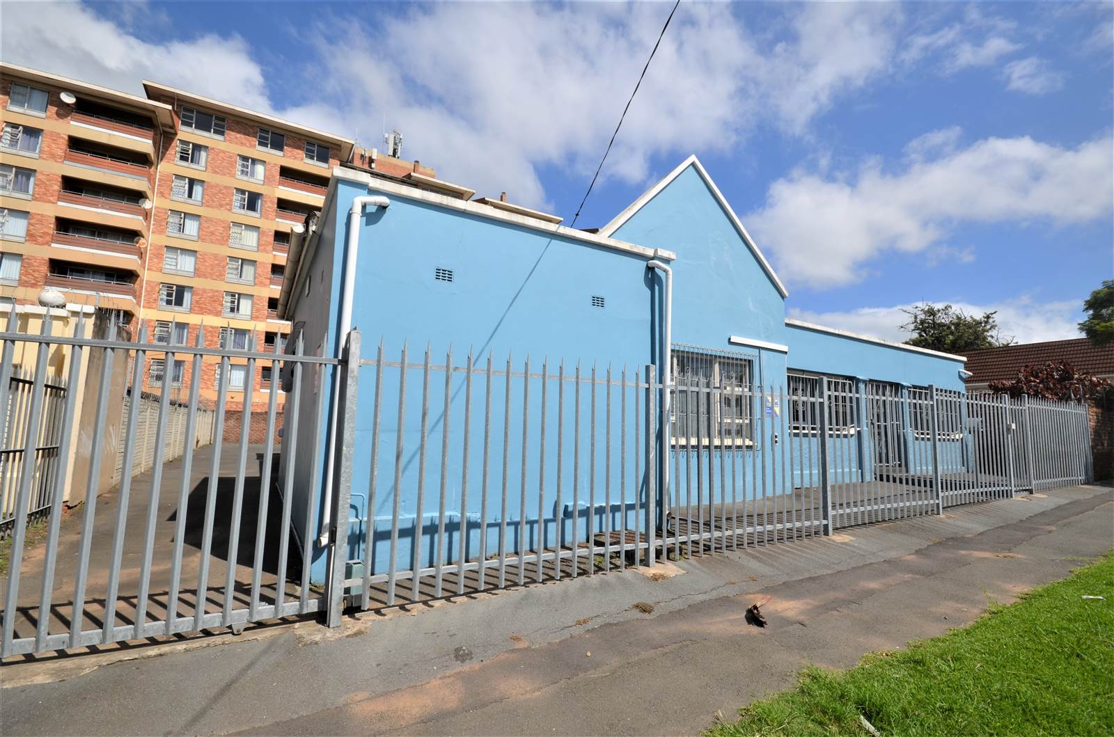 295  m² Commercial space in Southernwood photo number 2