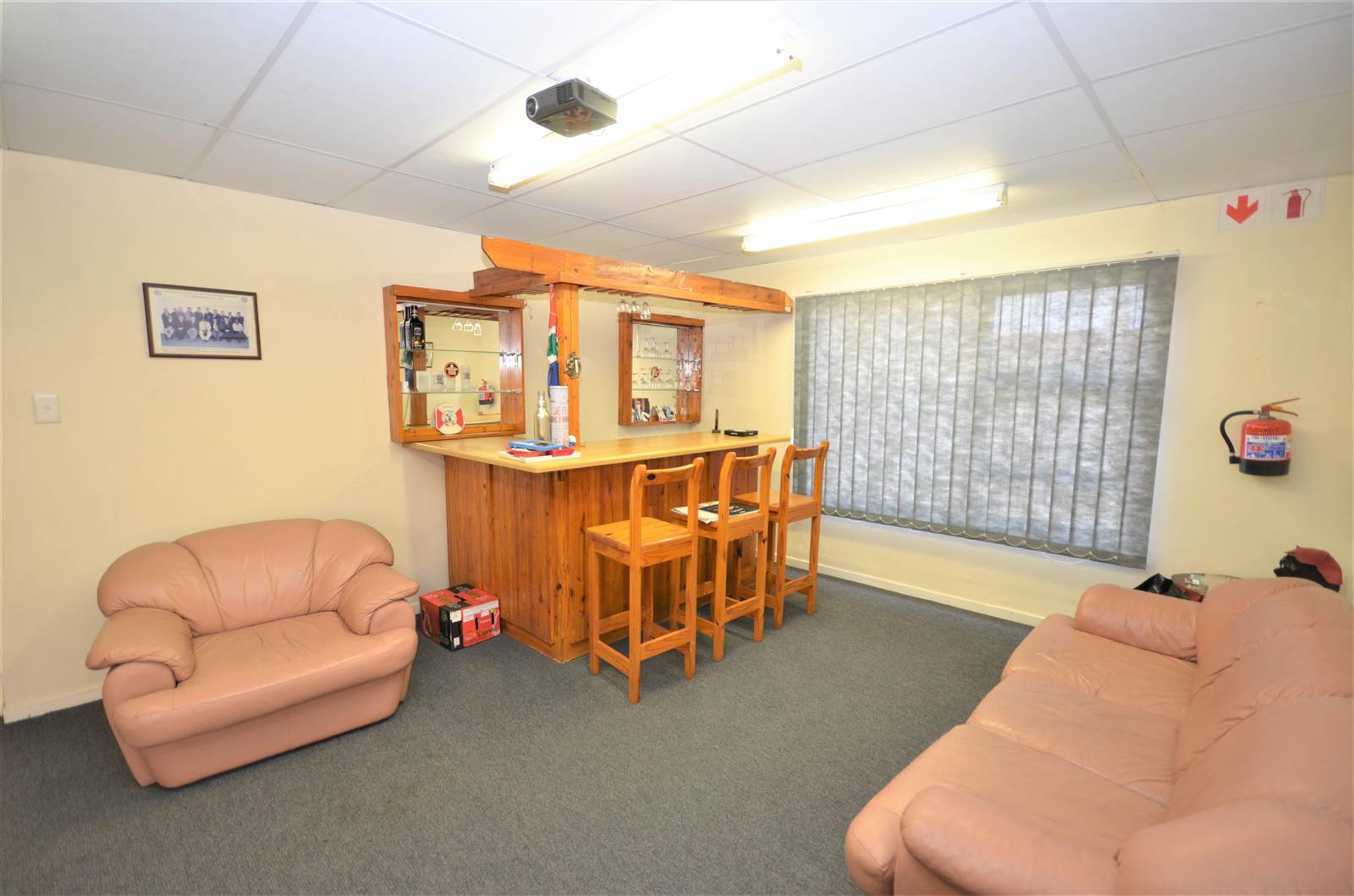 295  m² Commercial space in Southernwood photo number 28
