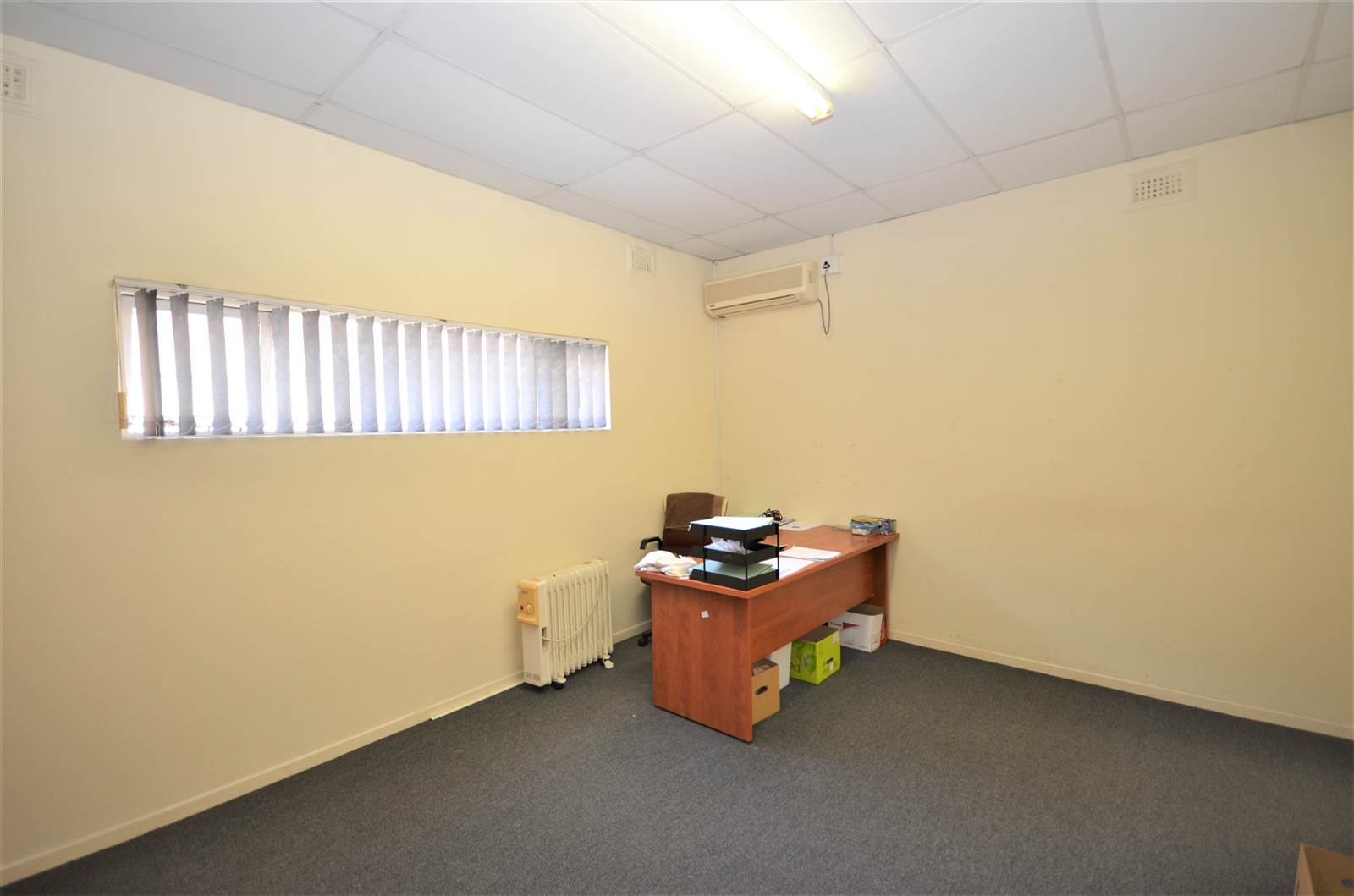 295  m² Commercial space in Southernwood photo number 16