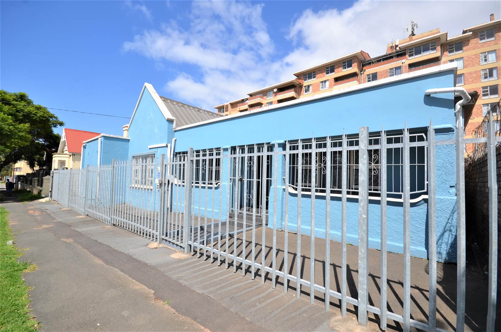 295  m² Commercial space in Southernwood photo number 1
