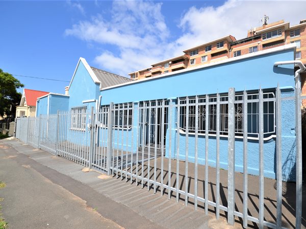 295  m² Commercial space in Southernwood