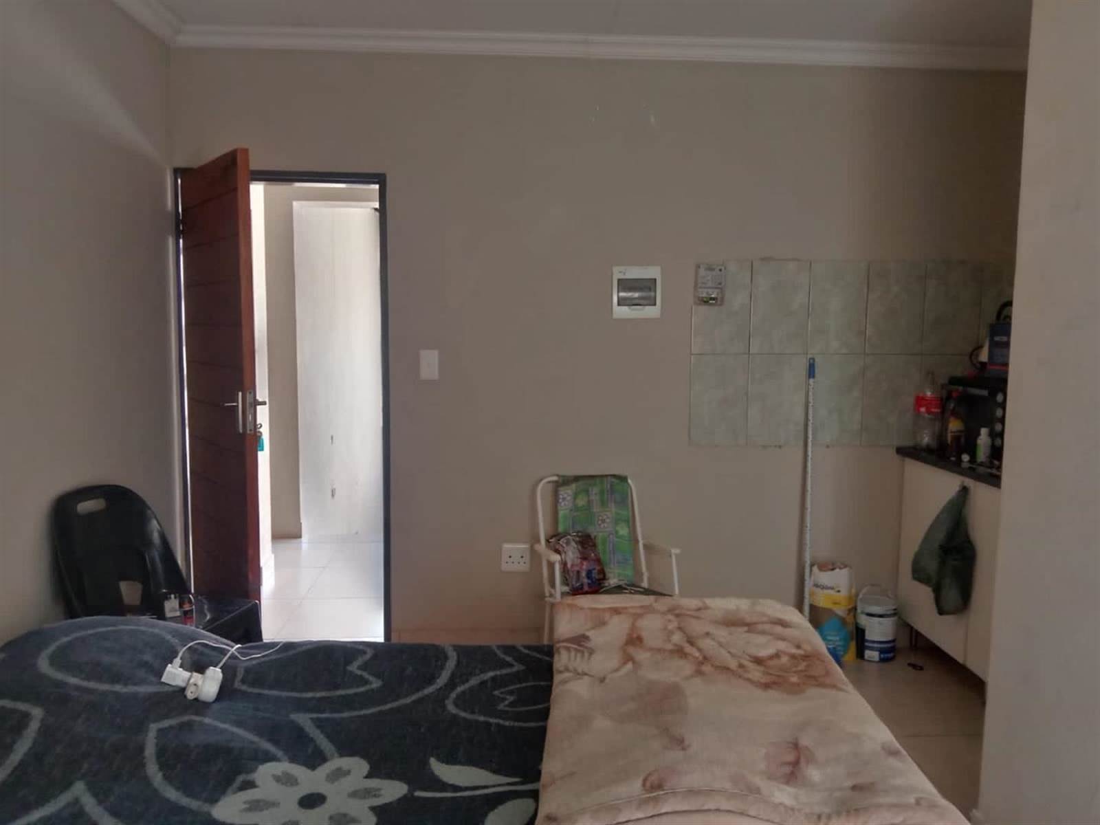 12 Bed House in Atteridgeville photo number 16