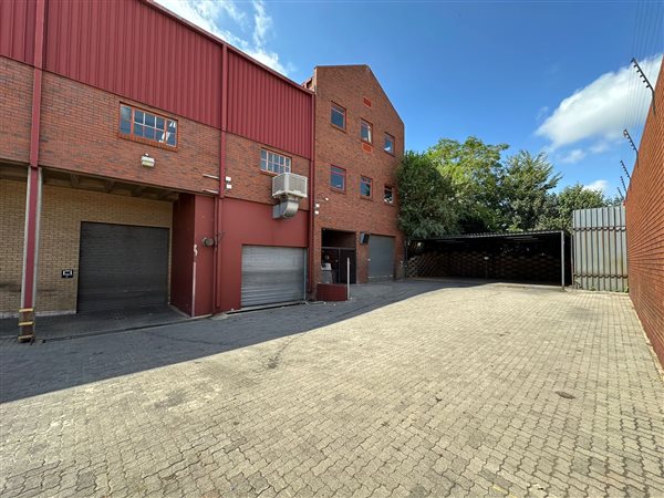 710  m² Industrial space