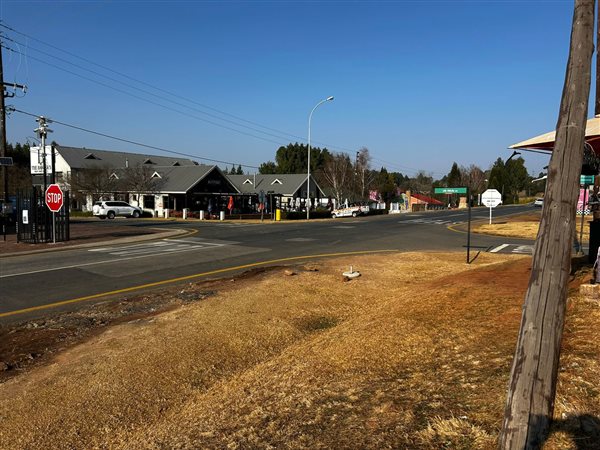1 983 m² Land
