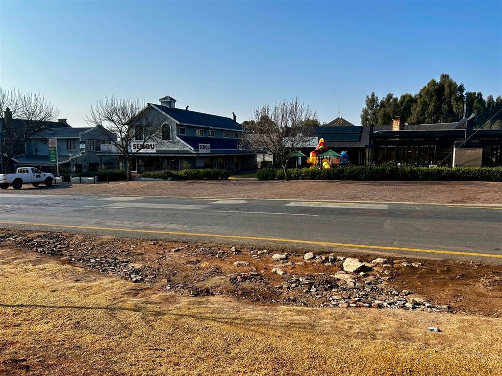1 983 m² Land